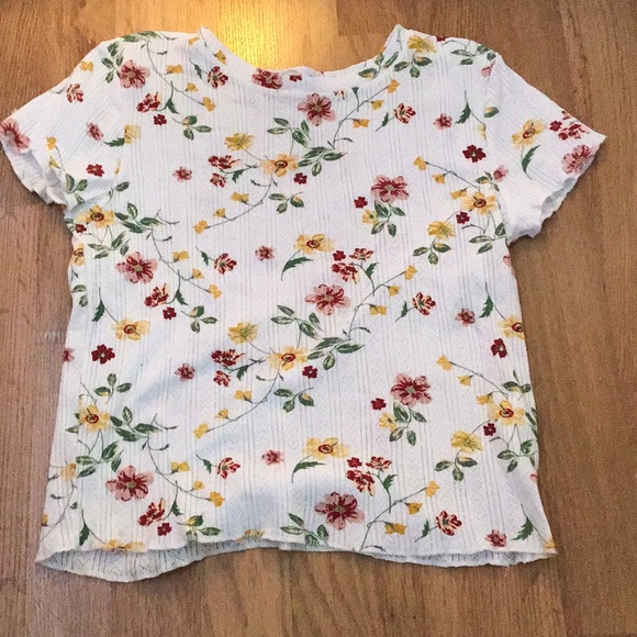 White flower shirt - Picture 1 of 3